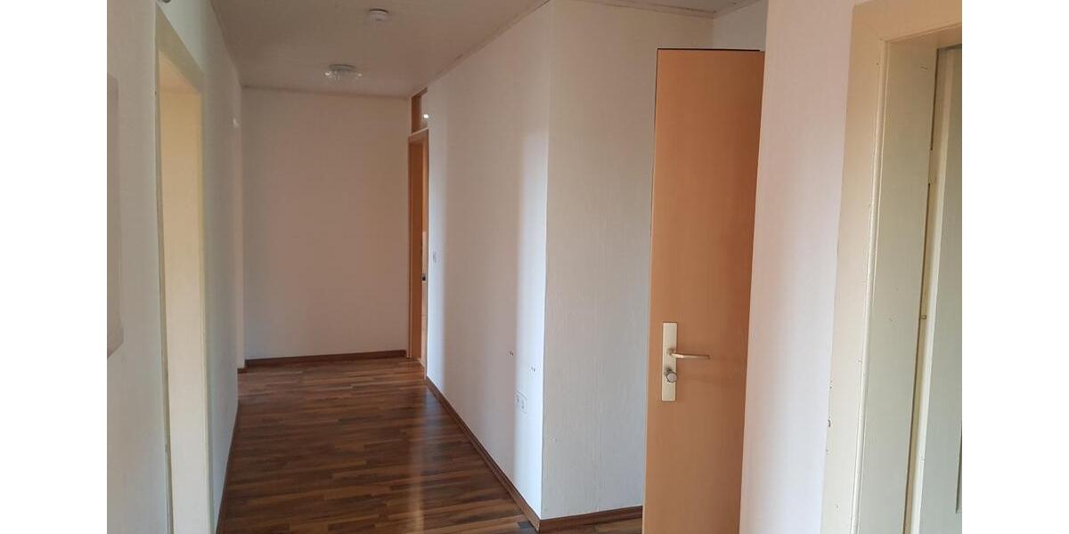 Erdgeschoßwohnung Eisfeld - 3 Zimmer, 100 m&sup2;, 680&euro; | Angebot:26523179