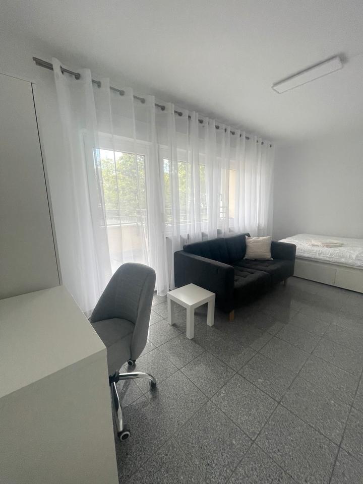 17 m² Zimmer mit Balkon in 4er-WG