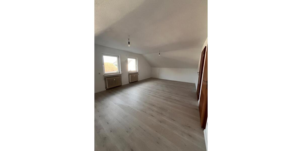 Helle 3-Zimmer DG Wohnung mit Südbalkon - 68 Quadratmeter 3 zimmer