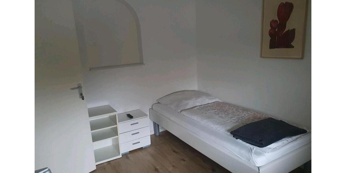 Erdgeschoßwohnung Rottenburg am Neckar - 20 Zimmer, 400 m&sup2;, 500&euro; | Angebot:19697081
