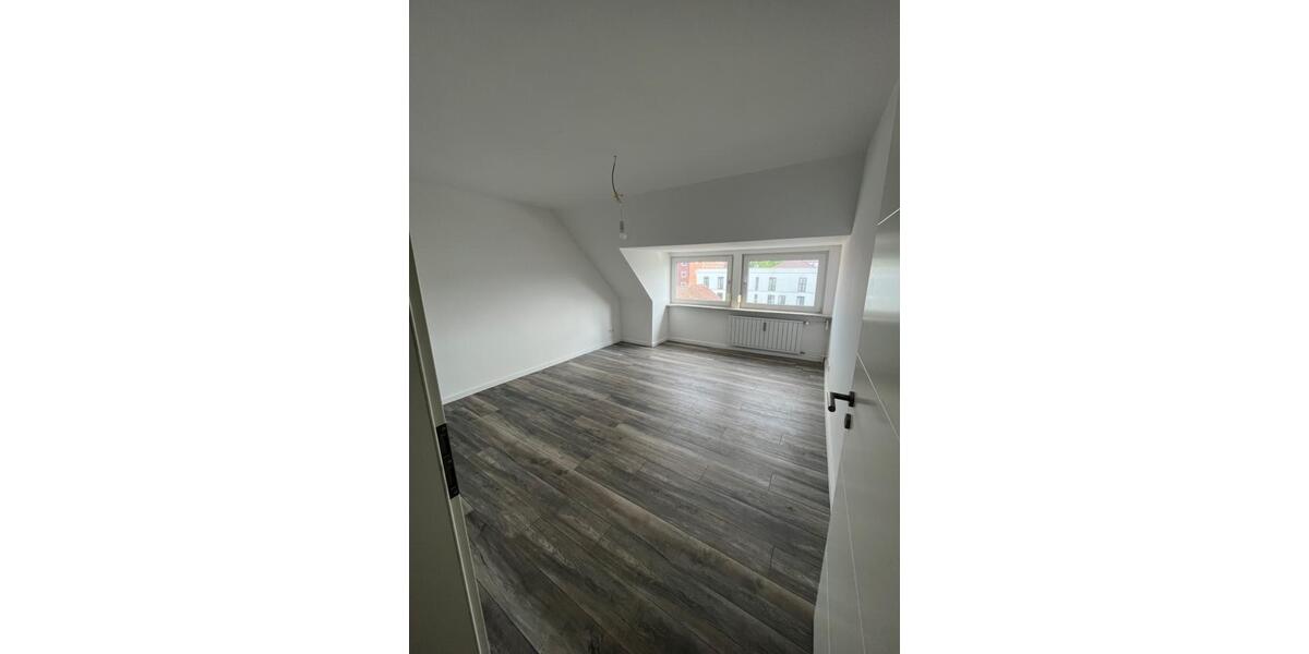 Dachgeschoßwohnung Wolfsburg - 4 Zimmer, 53 m&sup2;, 500&euro; | Angebot:26558069