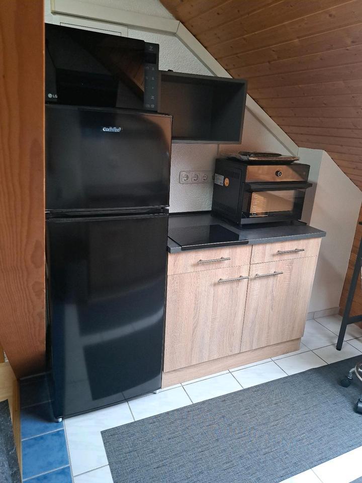 1 Zimmer-DG-Apartment, klimatisiert, neu renoviert, vollmöbliert,