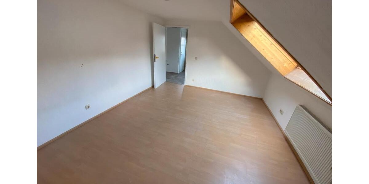 Dachgeschoßwohnung Gunzenhausen - 2 Zimmer, 60 m&sup2;, 600&euro; | Angebot:25995146