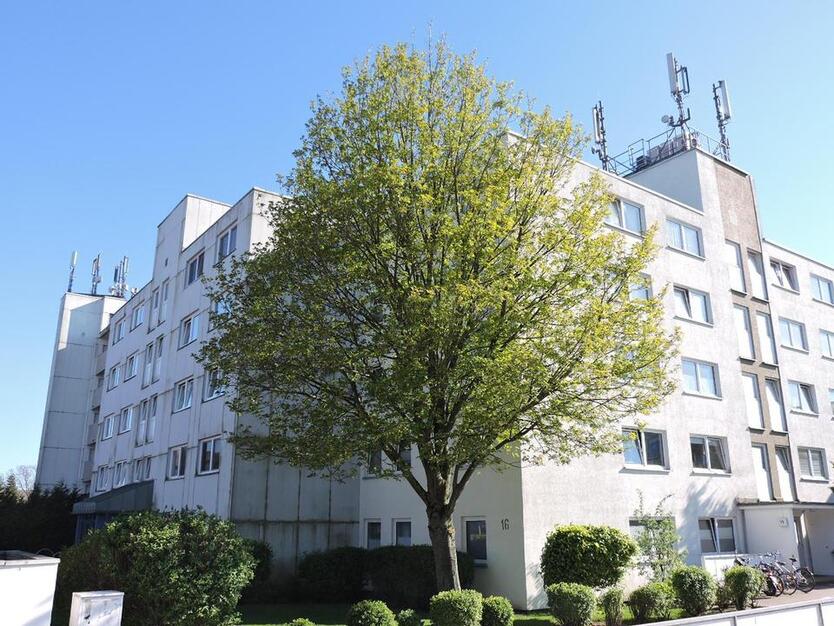 Renovierte 3-Zimmer- Wohnung mit großem Balkon frei!