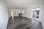 HELL - MODERN - BALKON - FAHRSTUHL - STELLPLATZ!