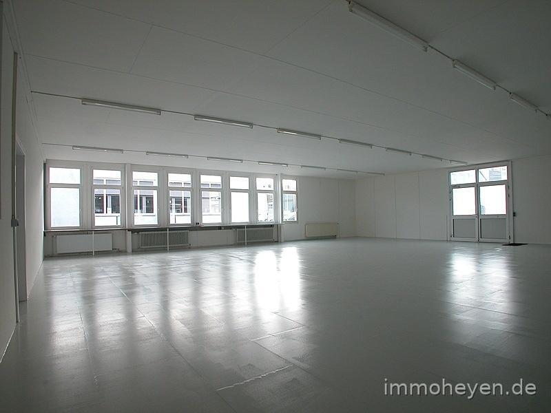 Büro-Gewerbeimmobilie, ebenerdig, vielseitig nutzbar, mit Parkflächen zimmer