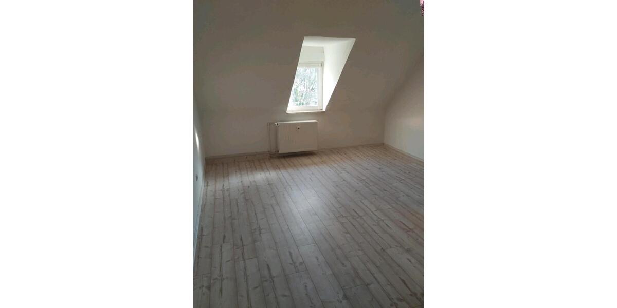 Dachgeschoßwohnung Pegau - 2.5 Zimmer, 64 m&sup2;, 390&euro; | Angebot:26184603