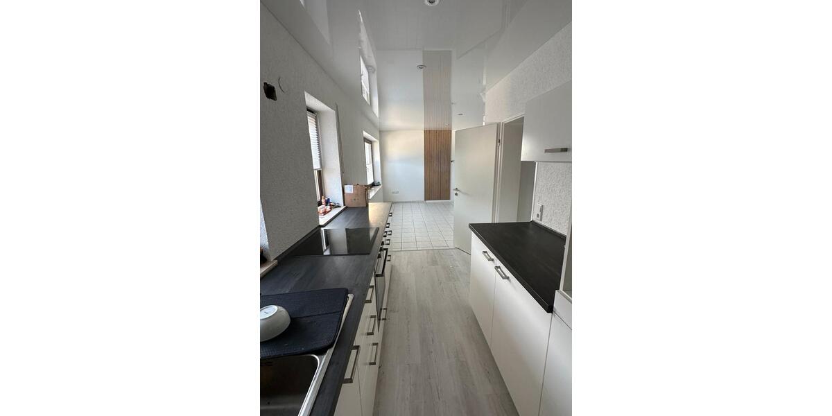 Etagenwohnung Baunatal - 5 Zimmer, 145 m&sup2;, 1.400&euro; | Angebot:26644172