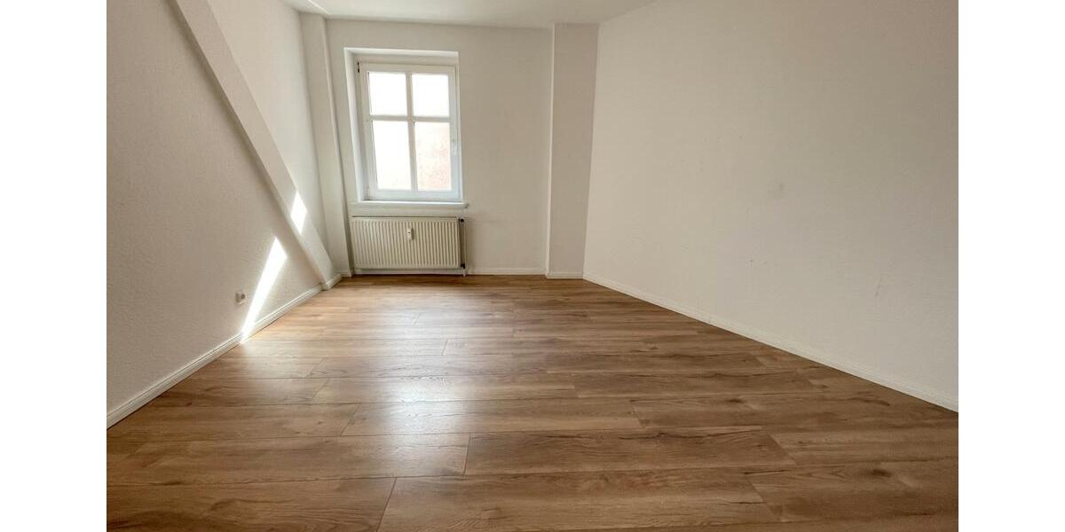Dachgeschoßwohnung Halle (Saale) - 6 Zimmer, 155 m&sup2;, 1.270&euro; | Angebot:26618543