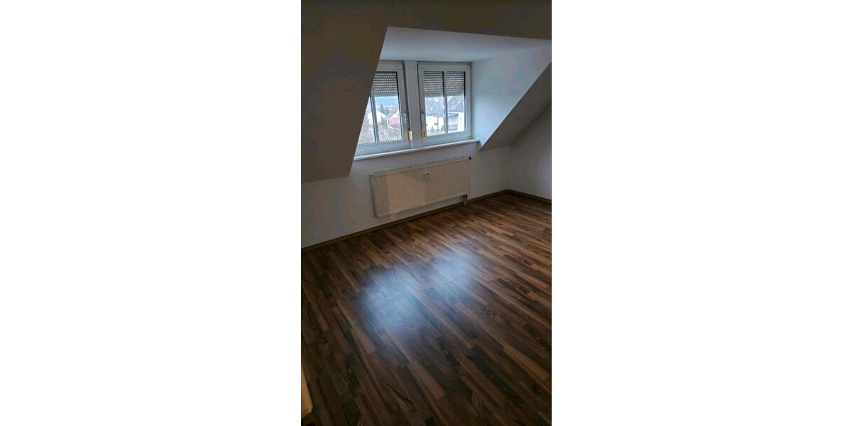 3 Zimmer DG-Wohnung in Maxhütte - Balkon + TG-Stellplatz 3 zimmer