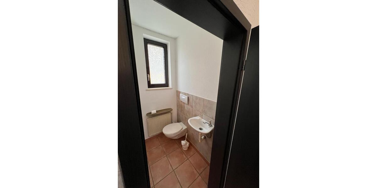 Einfamilienhaus Wiesenthau - 6 Zimmer, 180 m&sup2;, 1.600&euro; | Angebot:25859620