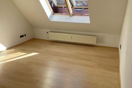 Helle zwei Zimmer Wohnung in ruhiger Lage zimmer