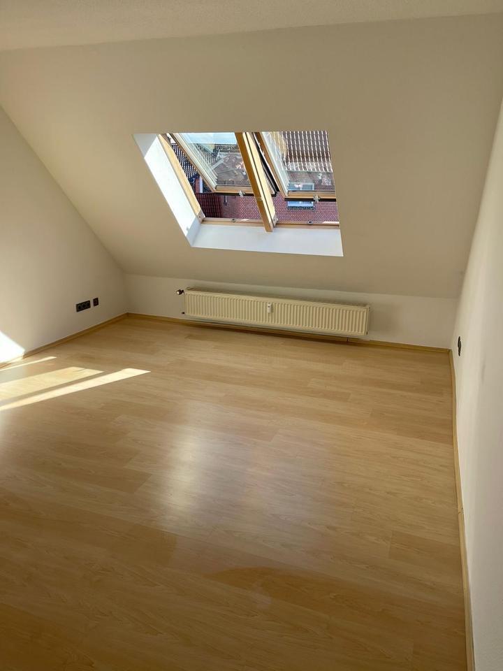 Helle zwei Zimmer Wohnung in ruhiger Lage zimmer