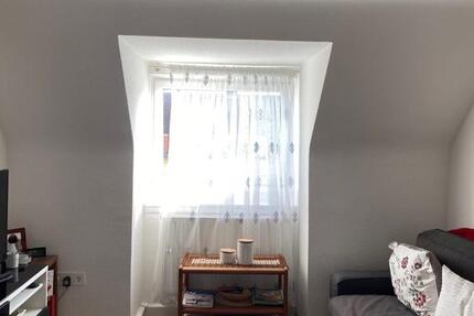 Gemütliche Dachgeschosswohnung mit Schrägen 2 zimmer