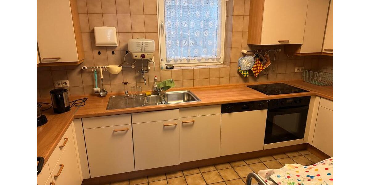 Erdgeschoßwohnung Bad Wildungen - 5 Zimmer, 140 m&sup2;, 1.200&euro; | Angebot:26365820