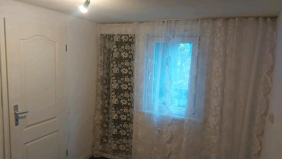 Einfamilienhaus Haiger - 7 Zimmer, 165 m&sup2;, 1.000&euro; | Angebot:25858815