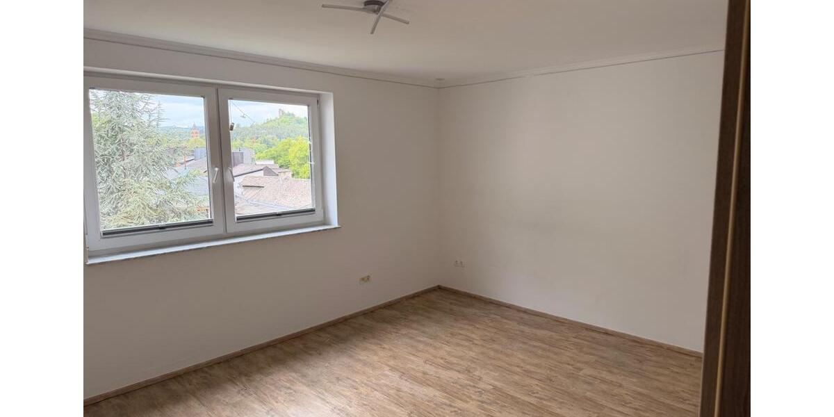 Erdgeschoßwohnung Gerolstein - 4 Zimmer, 120 m&sup2;, 900&euro; | Angebot:26618741