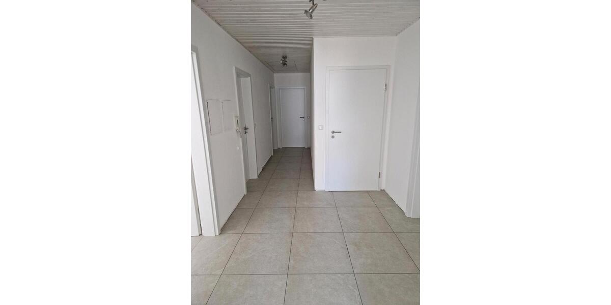 Dachgeschoßwohnung Hohenroth - 5 Zimmer, 90 m&sup2;, 600&euro; | Angebot:26468891