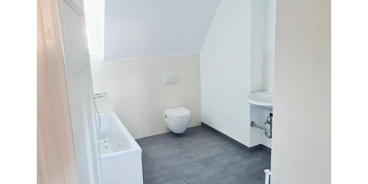 Dachgeschoßwohnung Einbeck - 4 Zimmer, 85 m&sup2;, 590&euro; | Angebot:25779790