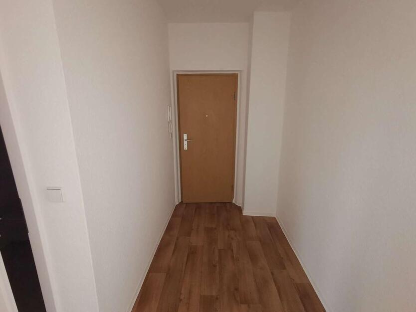 Gerade in Renovierung für Sie - Helle 4-Raum-Wohnung mit Balkon - Stellplatz möglich