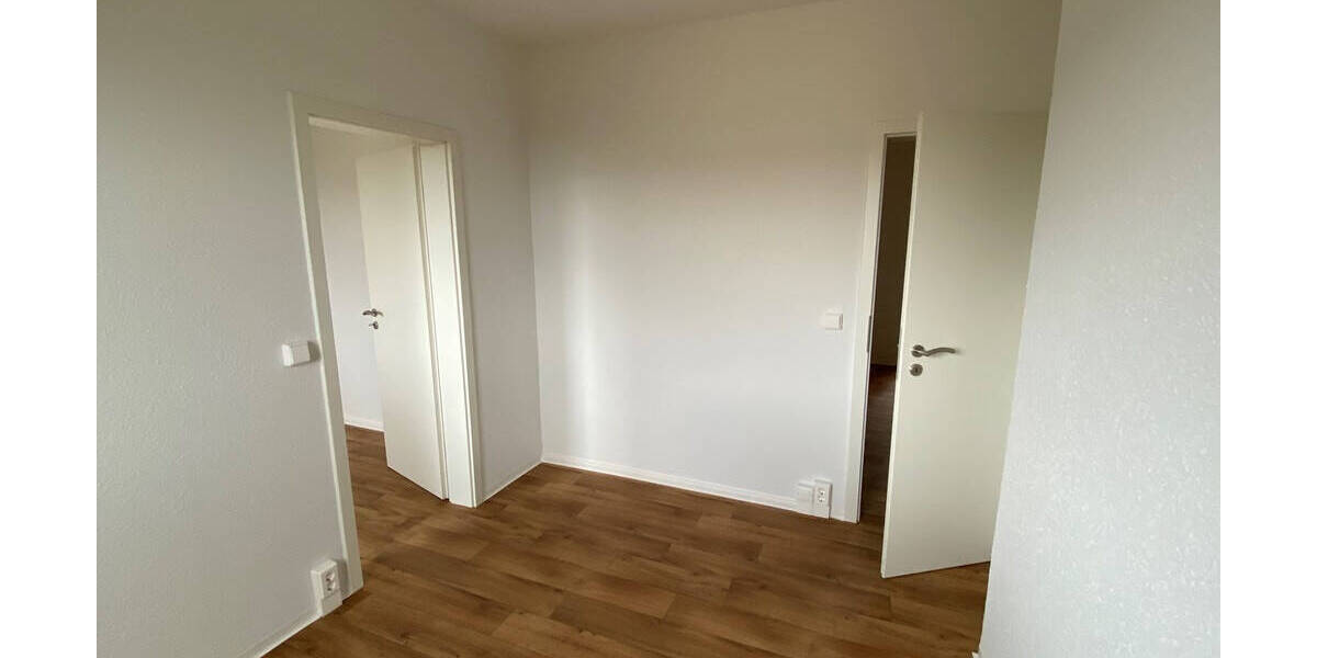 Etagenwohnung Suhl Neundorf - 4 Zimmer, 64 m&sup2;, 400&euro; | Angebot:26393587