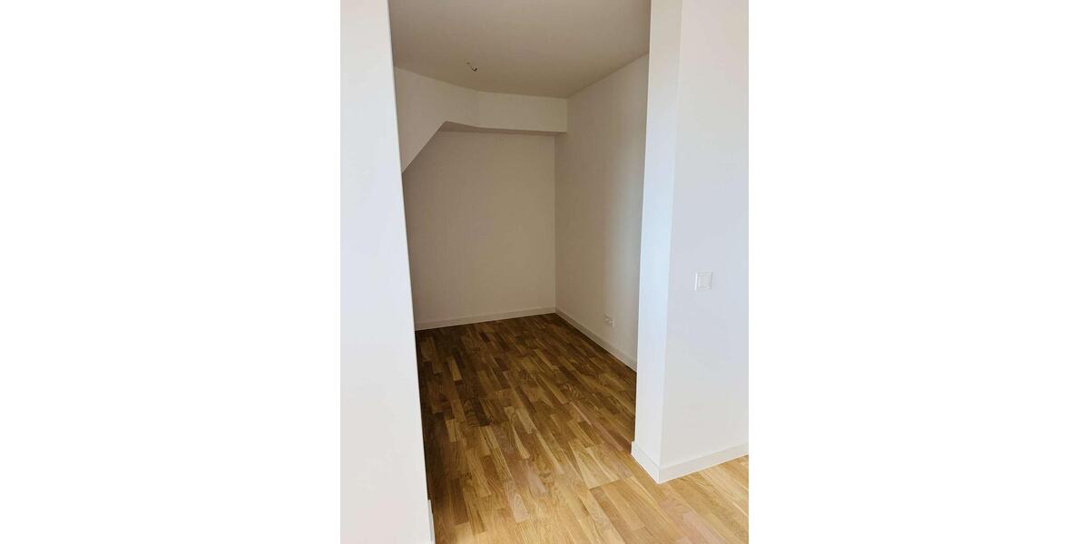 Dachgeschoßwohnung Zwickau - 3 Zimmer, 127 m&sup2;, 1.019&euro; | Angebot:25988403