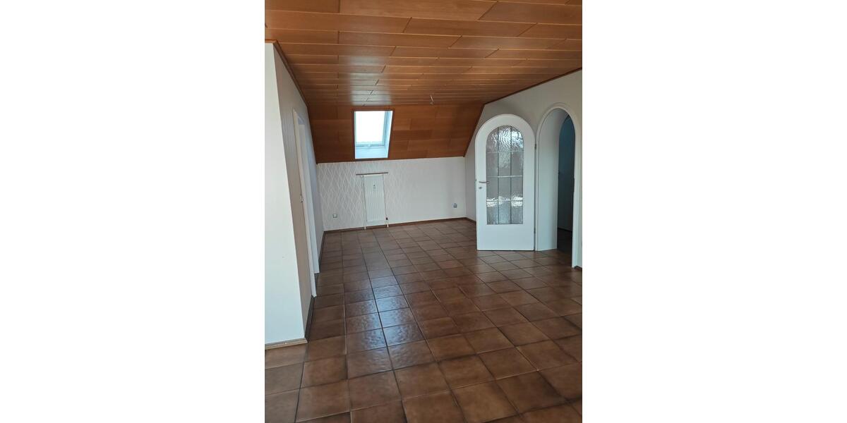 Dachgeschoßwohnung Speichersdorf - 3 Zimmer, 121 m&sup2;, 880&euro; | Angebot:26133097