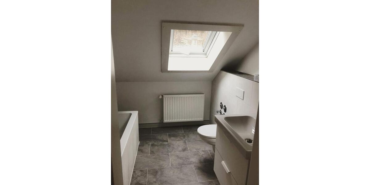 Dachgeschoßwohnung Weinheim - 3 Zimmer, 75 m&sup2;, 1.200&euro; | Angebot:25055338