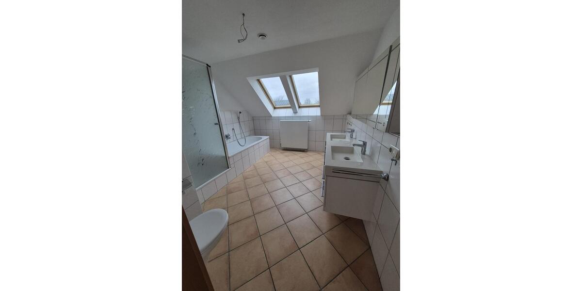 Einfamilienhaus mit Garten, Keller, Wärmepumpe & Photovoltaik in 6 zimmer