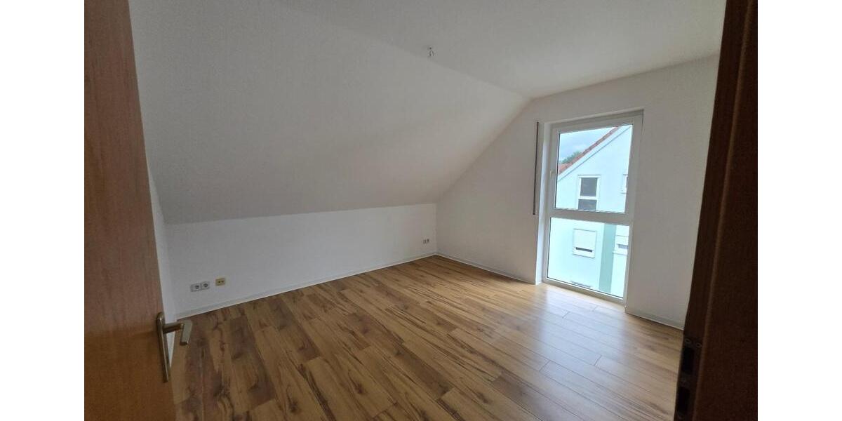 Dachgeschoßwohnung Neukloster - 3 Zimmer, 67 m&sup2;, 689&euro; | Angebot:25641407