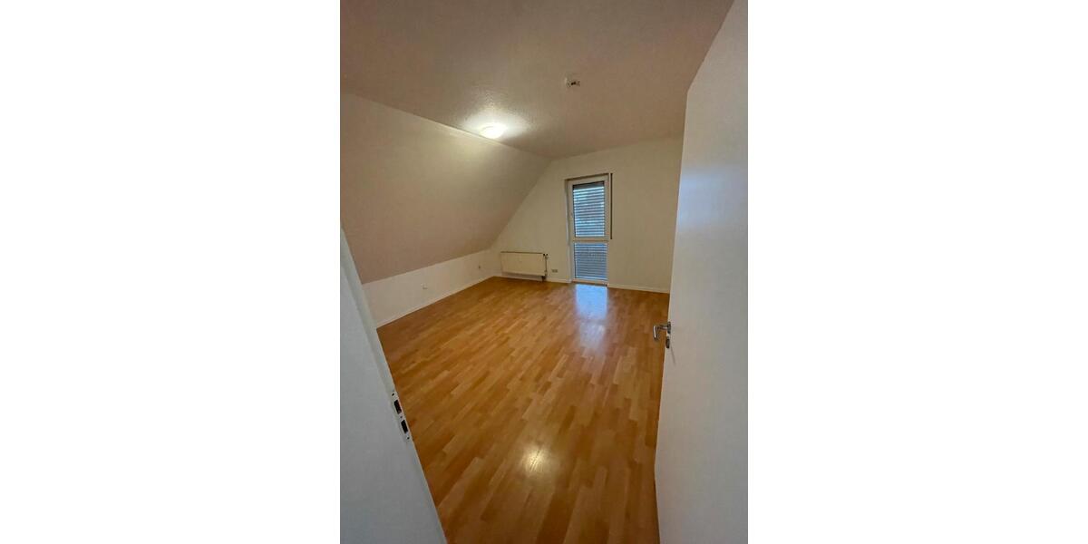 Dachgeschoßwohnung Bad Vilbel - 4 Zimmer, 92 m&sup2;, 1.350&euro; | Angebot:25148125