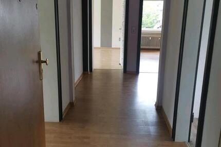 Wohnung Bad Pyrmont - 4 Zimmer, 102 m&sup2;, 850&euro; | Angebot:26522381