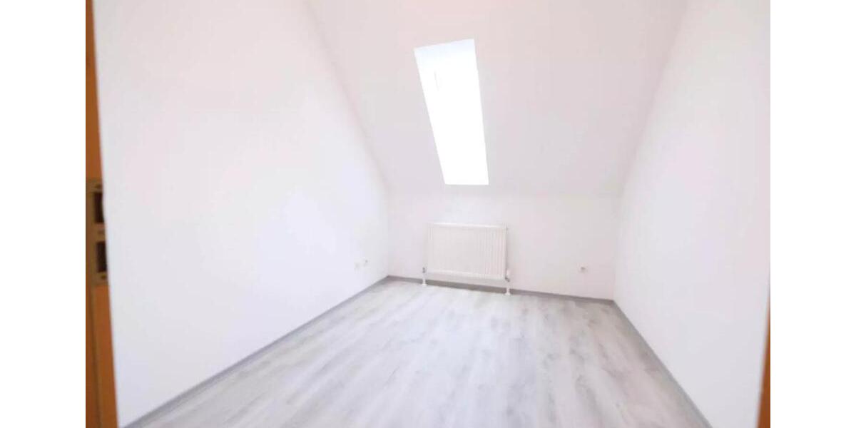 Dachgeschoßwohnung Deggendorf - 3 Zimmer, 66 m&sup2;, 700&euro; | Angebot:26697463