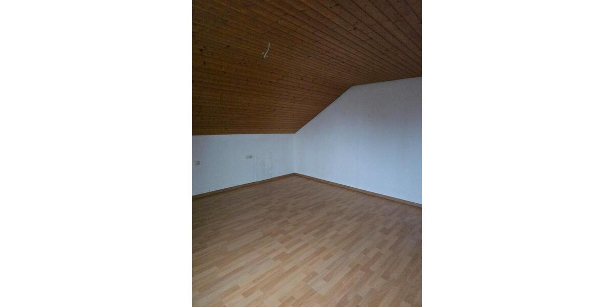 Dachgeschoßwohnung Geislingen an der Steige - 4.5 Zimmer, 100 m&sup2;, 1.050&euro; | Angebot:24772621