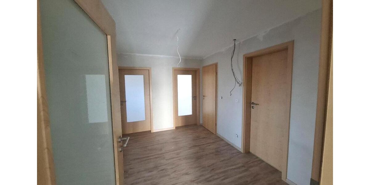 Erdgeschoßwohnung Großenlüder - 4.5 Zimmer, 100 m&sup2;, 1.150&euro; | Angebot:26254490
