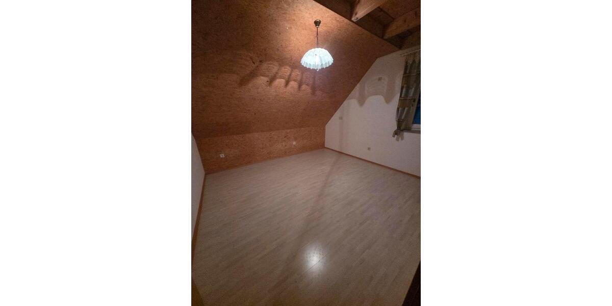 Einfamilienhaus Bad Neualbenreuth - 6 Zimmer, 150 m&sup2;, 1.600&euro; | Angebot:24372019