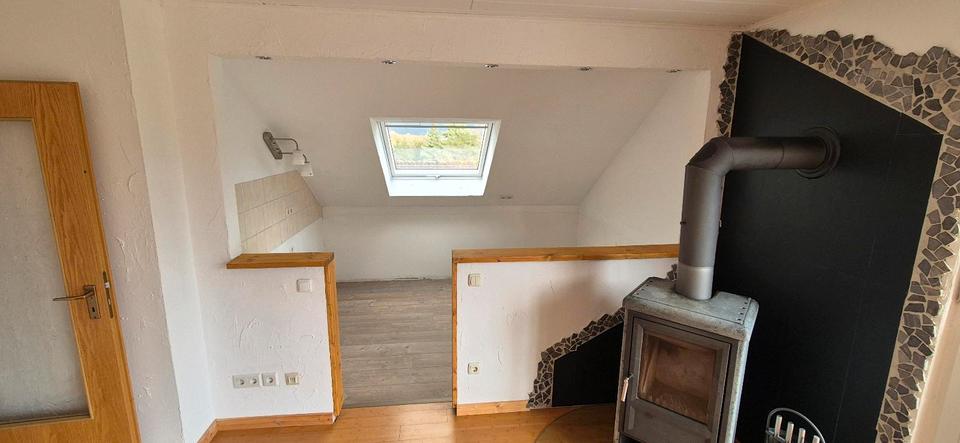 Dachgeschoßwohnung Erftstadt - 3 Zimmer, 70 m&sup2;, 750&euro; | Angebot:25255180