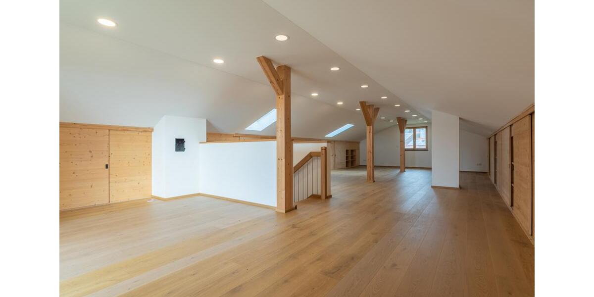 Etagenwohnung Neuburg am Inn - 4.5 Zimmer, 130 m&sup2;, 1.250&euro; | Angebot:26131537