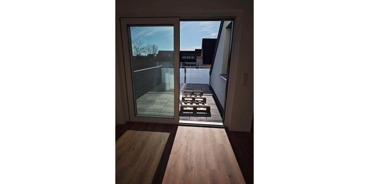 Moderne Dachgeschosswohnung mit Küche: Erstbezug 3 zimmer