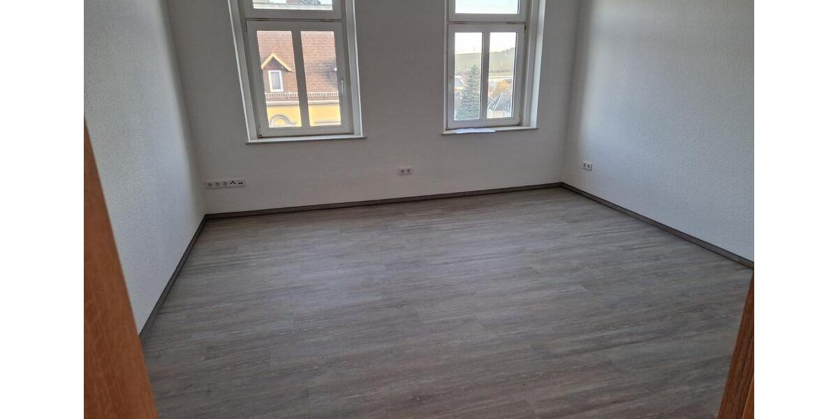3 Zimmer Wohnung mit großem Balkon in Crimmitschau 3 zimmer