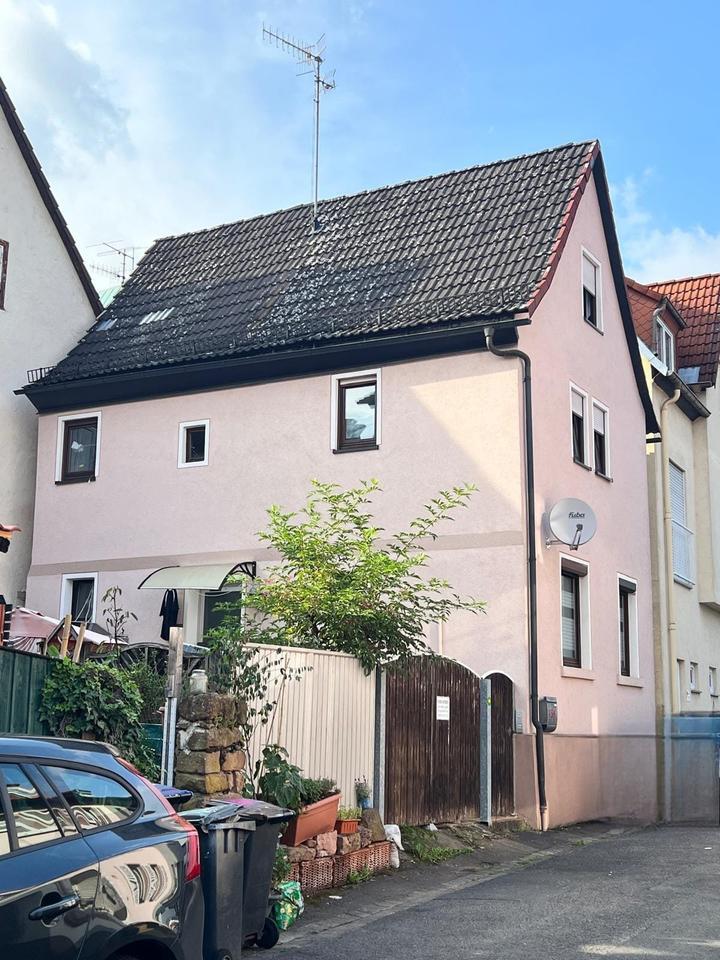 Ein ganzes Haus für Sie allein – zentral, charmant, bezugsfrei ab