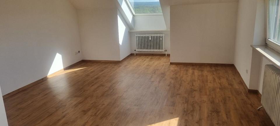 Dachgeschoßwohnung Creußen - 3 Zimmer, 80 m&sup2;, 560&euro; | Angebot:24978590