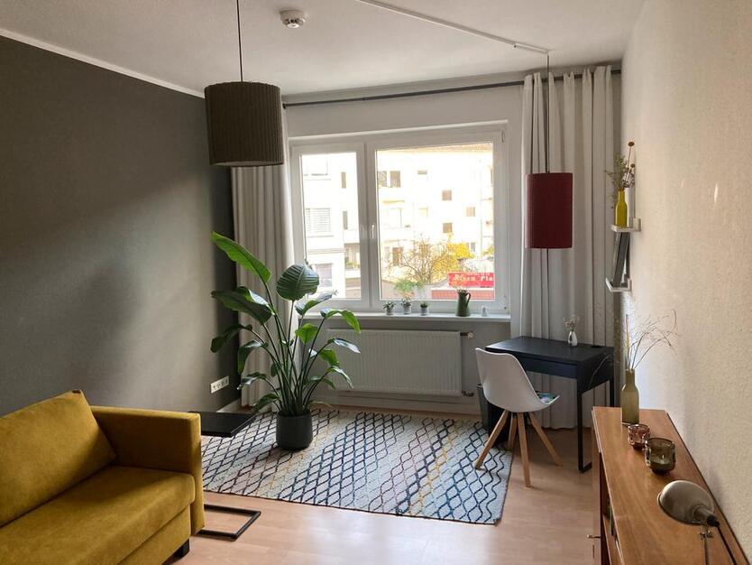Möbliertes Zimmer, Berufstätigen-Zweier-Frauen-WG (ab ca. August)