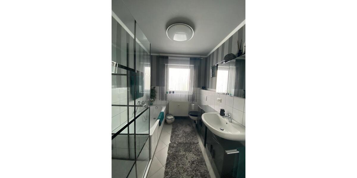 Etagenwohnung Espelkamp - 5 Zimmer, 137 m&sup2;, 930&euro; | Angebot:25052179