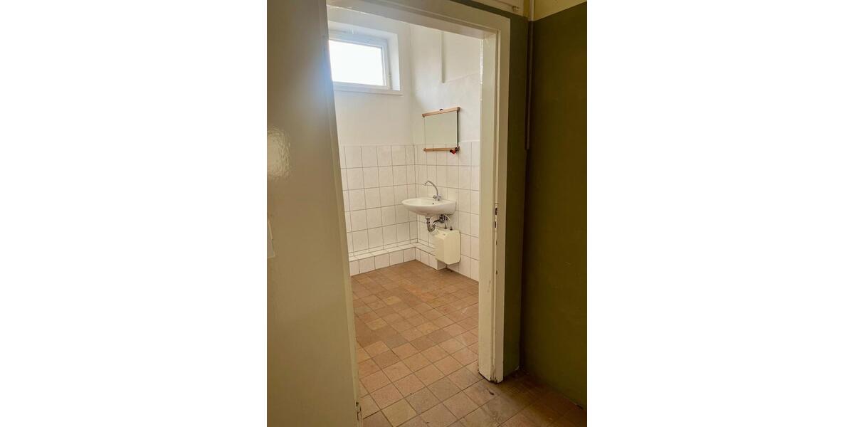 Gewerbehalle, Industriegebäude, Halle, Strom und Toilette zimmer