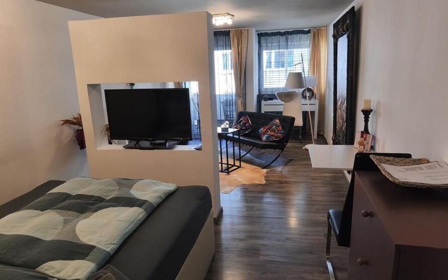 1-Zimmerwohnung, Design, mit Internet, TV, Küche, Balkon, Boxspringbett, Waschmaschine und Trockner – löffelfertig, stilvoll und komfortabel wohnen auf Zeit. zimmer