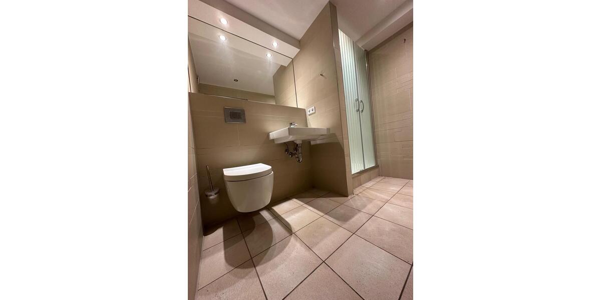 Etagenwohnung Hasselroth - 7 Zimmer, 200 m&sup2;, 2.500&euro; | Angebot:26557395