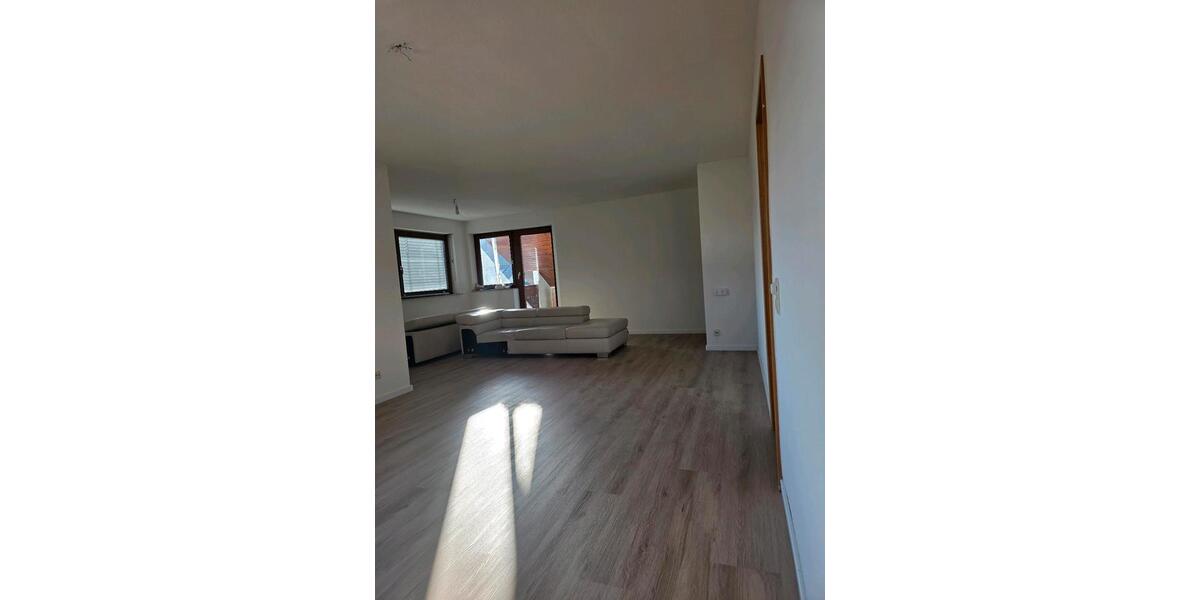 2-Zimmer Dachgeschoss Wohnung mit Balkon und Einbauküche 2 zimmer