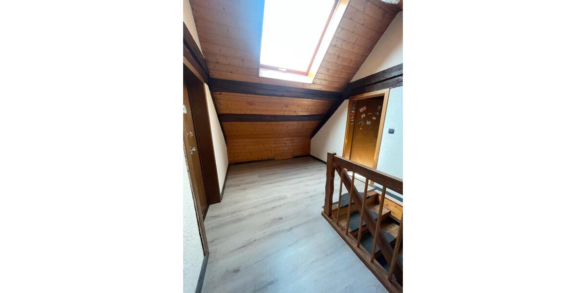 Dachgeschoßwohnung Zweibrücken - 5 Zimmer, 150 m&sup2;, 900&euro; | Angebot:26567141