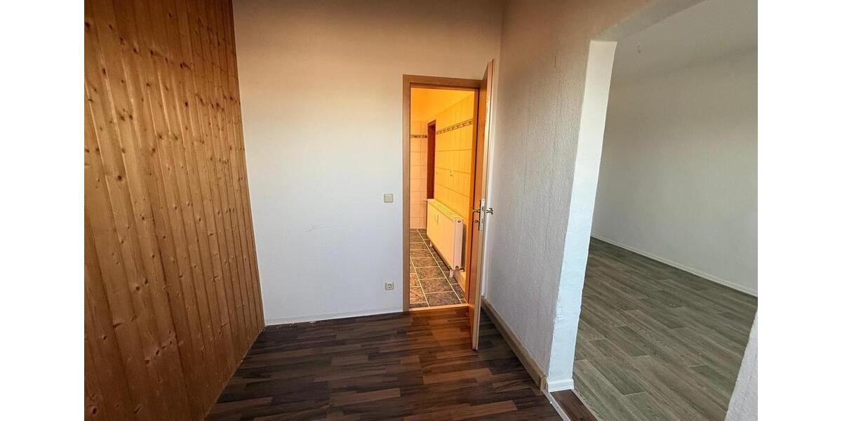 Dachgeschoßwohnung Oelsnitz (Erzgebirge) - 3 Zimmer, 88 m&sup2;, 484&euro; | Angebot:25881004